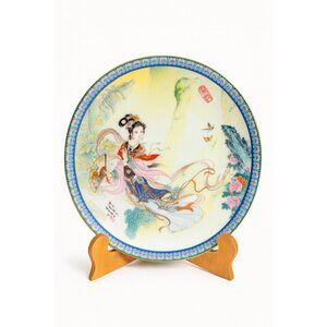 Gallery Wall Plate 1985 Imperial Jingdezhen Porcelain Beauties  The Red Mansion